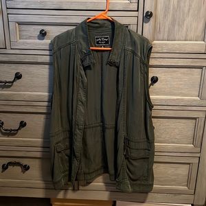 lucky brand army green vest size xl
